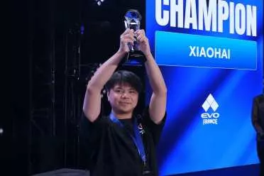 又双叒夺冠！小孩旅途中拿下《饿狼》EVO项目冠军！