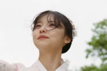 《寂静岭f》女主脸模新美图：甜美可爱令人心动！