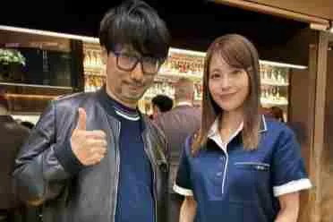 集邮大神小岛秀夫与有村架纯合影 网友：新游戏角色？