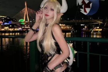 日本美女在环球影城cos"库巴姬"遭热议：暴露?不得体?