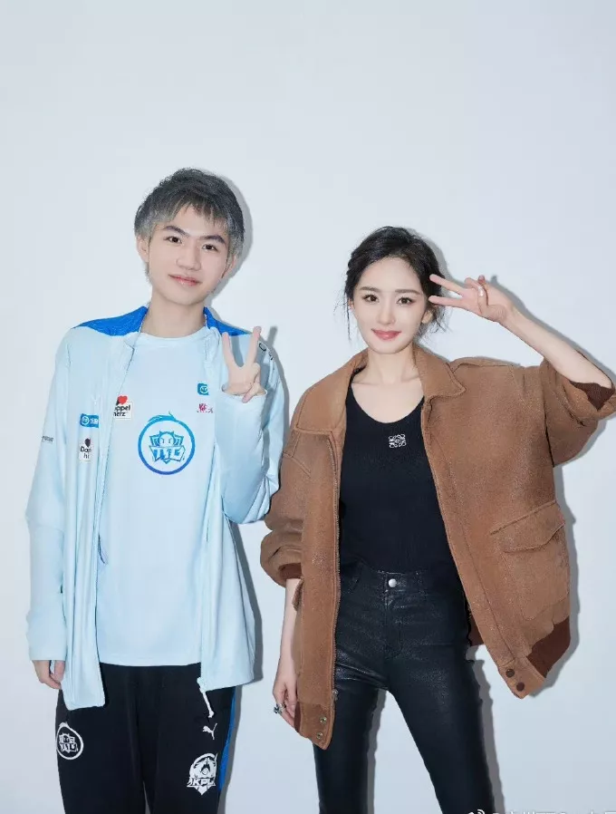 Fly与杨幂《王者荣耀》同框！电竞明星与顶流梦幻联动