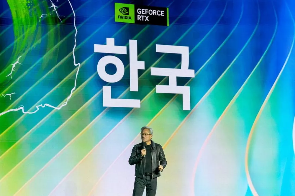 黄仁勋首尔出席GeForce活动 热情喊话电竞明星Faker