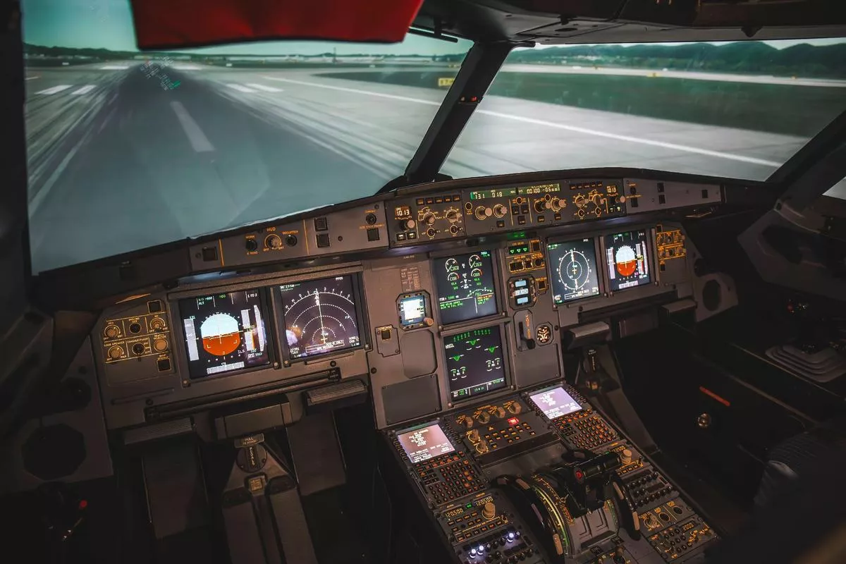 飞行模拟爱好者豪掷真机波音 747座舱打造极致体验