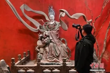 《黑神话》山西艺术展内部现场照流出！超多雕像展示