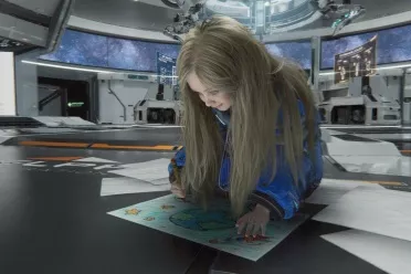 《虚实万象》新截图公布：小萝莉趴在地上开心涂鸦