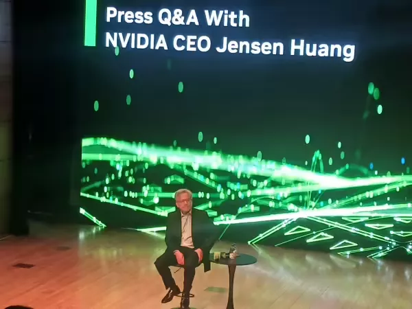 ‌黄仁勋盛赞韩国存储芯片产业 呼吁加速AI基建布局‌