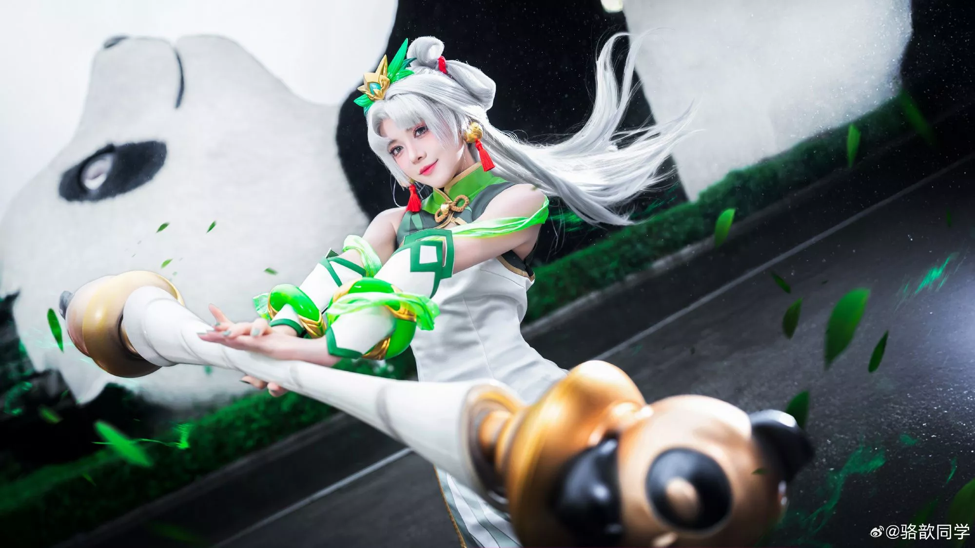 超可爱！LPL主持人骆歆化身《LOL》熊猫娃娃拉克丝