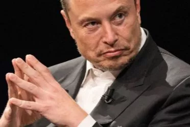 暴雪前CEO力挺马斯克担任游戏公司负责人"绝佳人选"