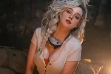 热辣身材！ 俄罗斯模特高还原度cos《怪猎荒野》杰玛