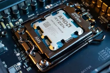 9850X3D 冲上 5.6GHz 3D V-Cache 再塑游戏性能标杆