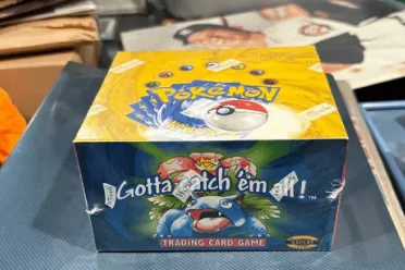 仓库拍卖暗藏巨额宝藏  初代宝可梦卡牌如今市值19万！