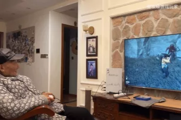 90岁杨老头挑战《羊蹄山之魂》！操作流畅 反应敏捷