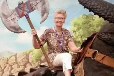 《老滚5》官号迎惊喜! 89岁"天际奶奶"圣诞现身报平安