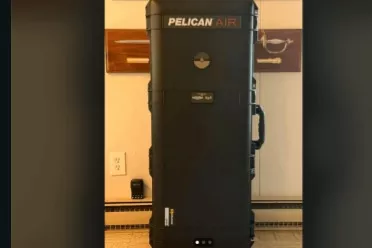 宝可梦玩家展示定制卡带收藏包 称末日来临也完好保存