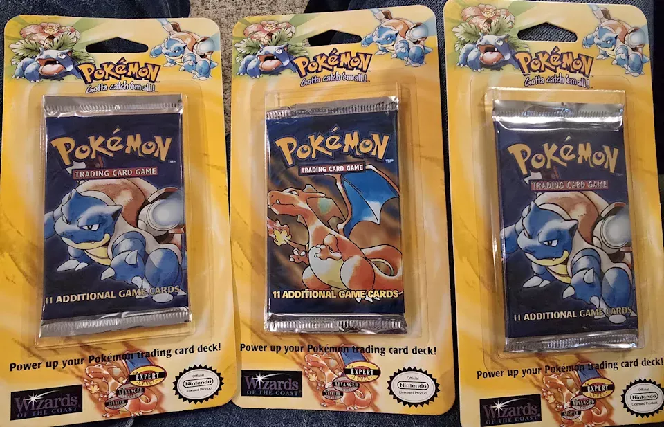 《宝可梦》粉丝重启时光胶囊惊现初代卡包 市值破万！