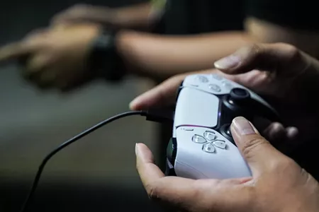 老了会后悔吗? 27岁网友感叹&ldquo;青春给了ACG&rdquo;引论战！