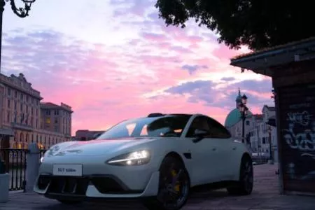 快来挑战蒙扎赛道! 《GT赛车7》明日迎小米SU7 Ultra