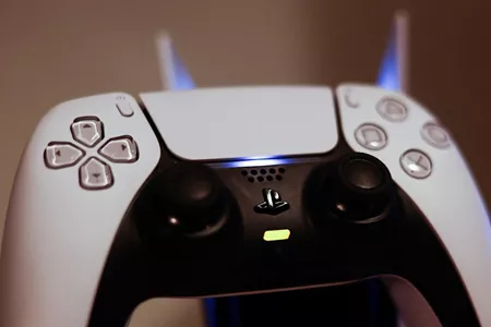 索尼曝新专利采用全触控屏幕！或是PS6手柄雏形?