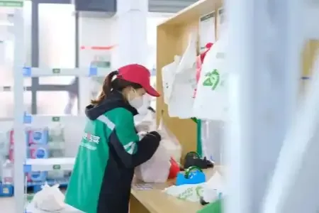 生鲜赛道要大变天了？美团豪掷约50亿元收购叮咚买菜