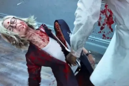 《生化危机9》女主死亡动画曝光：身体被砍成两半！