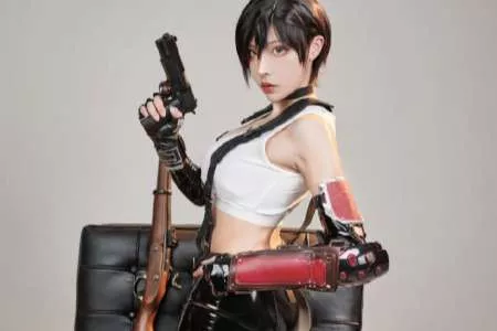 穿着蒂法衣服的艾达王？美女cos《生化危机》艾达王