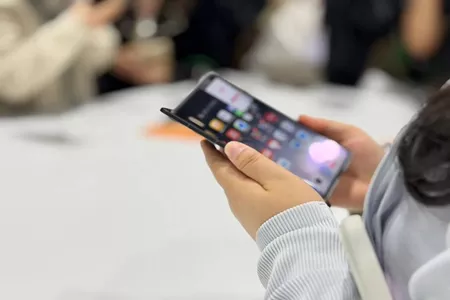 苹果折叠iPhone将登场！研调2026折叠手机出货估增20%