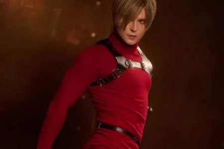重口！《生化4重制版》里昂你怎么偷穿王阿姨衣服？