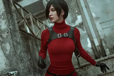 比原版身材更好？国外美女Cos《生化危机》艾达王