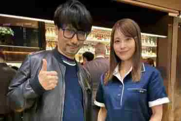 集邮大神小岛秀夫与有村架纯合影 网友：新游戏角色？